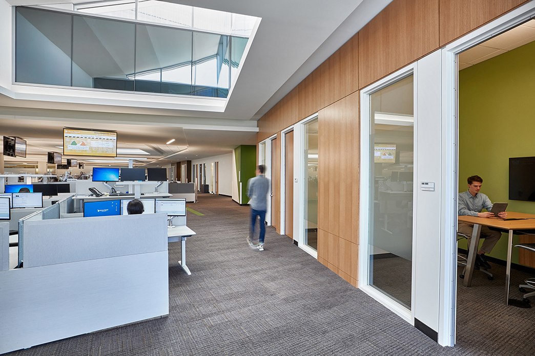 Each of the two conference centers hold a variety of small meeting and huddle rooms, as well as larger meeting and training spaces that can be divided into smaller rooms for ultimate flexibility. Generous interior circulation provides impromptu meeting and pre-function space outside of the large conference and training rooms.