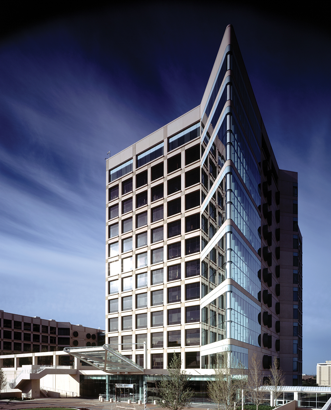 UT Southwestern Pickens Biomedical Building and Medical Education / Conference Center